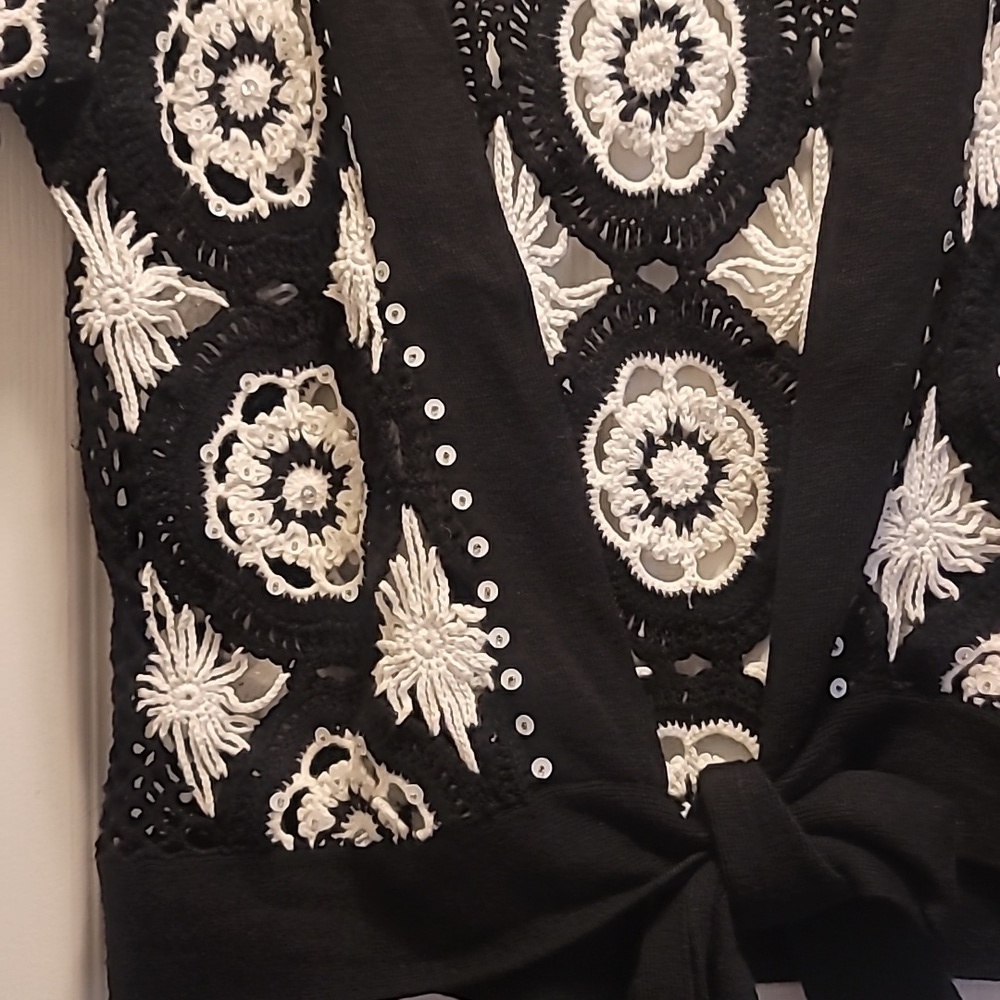 JUST B Black and White Crocheted Cardigan Tie Front, Sz Large - Picture 9 of 9